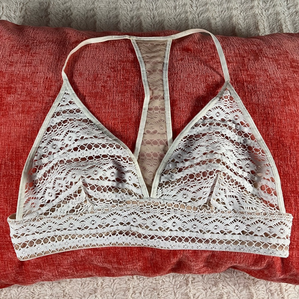 Victoria’s Secret Ivory Crochet Lace Nude Mesh Lined Bralette Medium